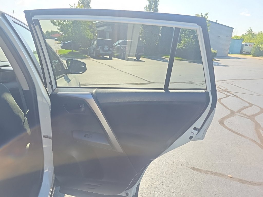 Used 2018 Toyota RAV4 LE w/ All Weather Liner Package FWD image 28