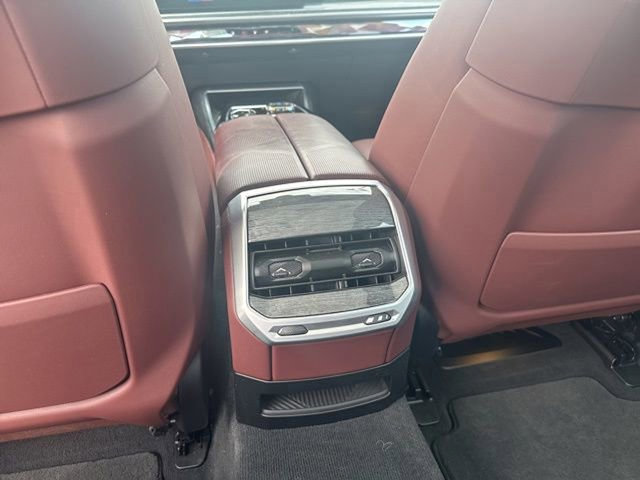 Used 2023 BMW 760i xDrive image 22