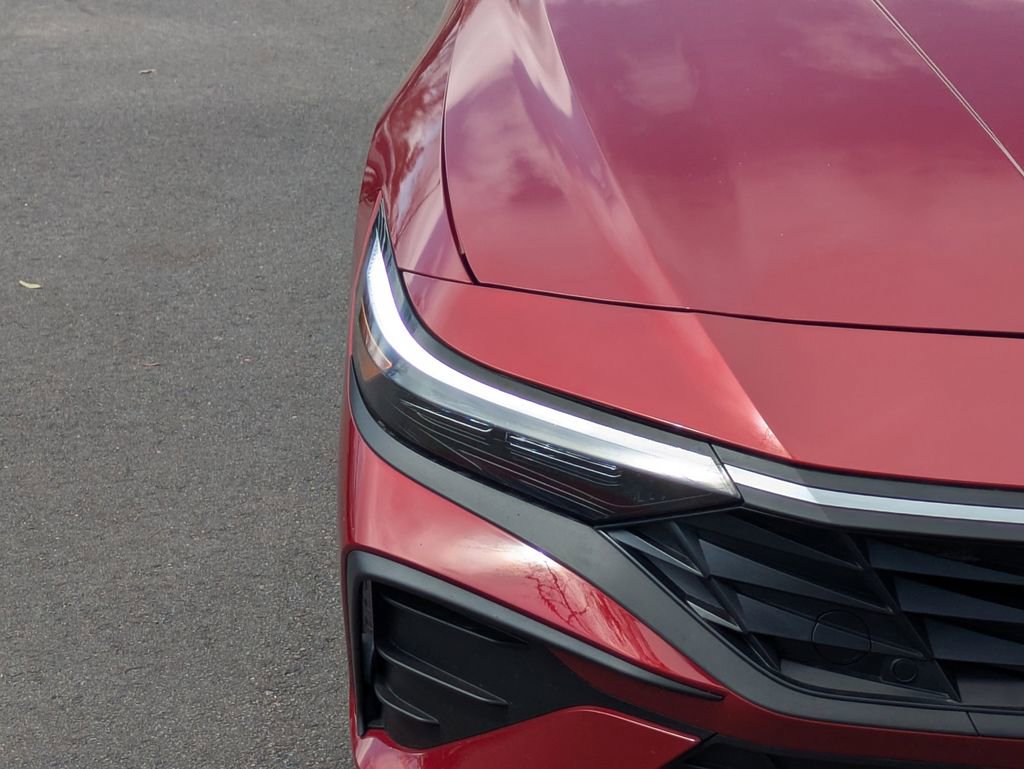 Used 2025 Hyundai Elantra Blue image 9