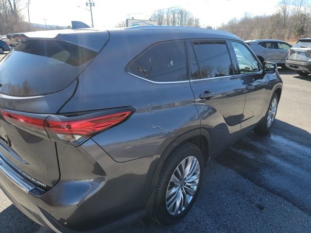 Used 2023 Toyota Highlander Platinum image 4