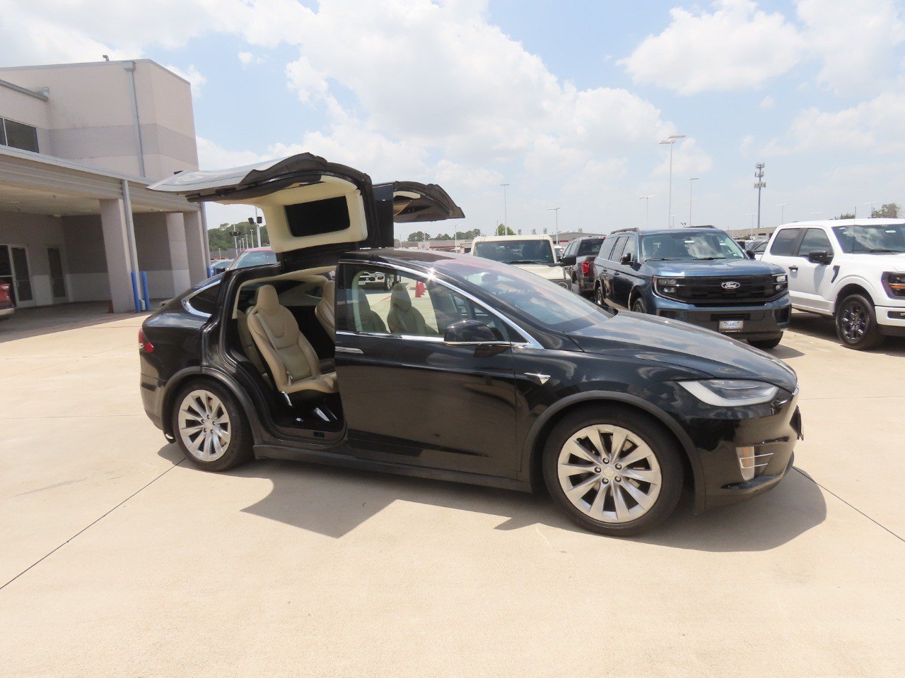 Used 2017 Tesla Model X 75D AWD/4WD image 7