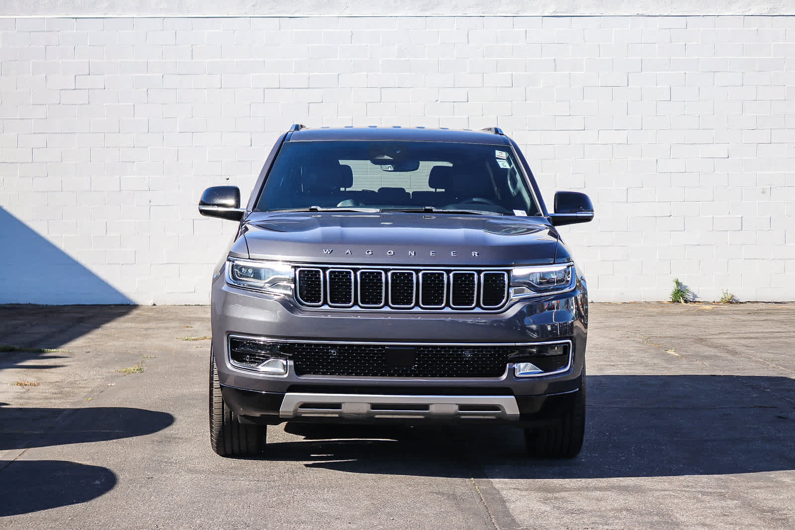 Used 2024 Jeep Wagoneer L Series II RWD image 2