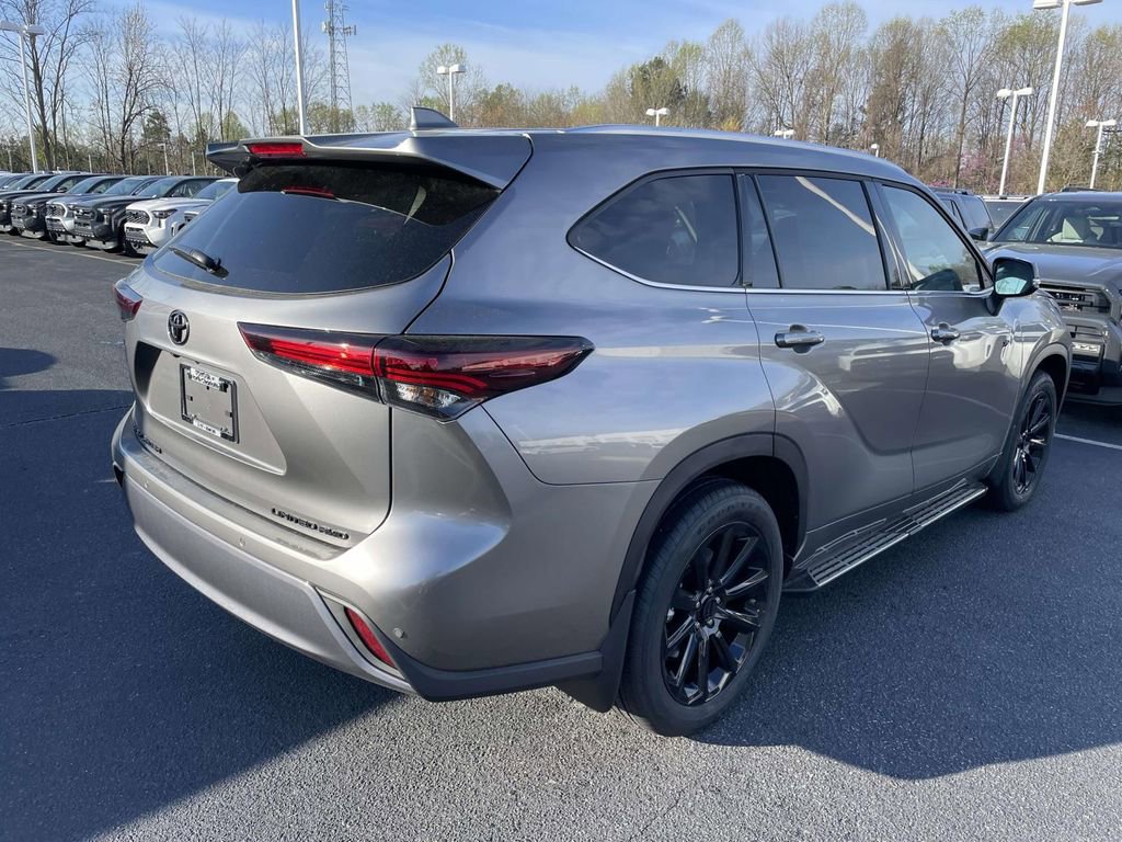New 2026 Toyota Highlander Limited image 12