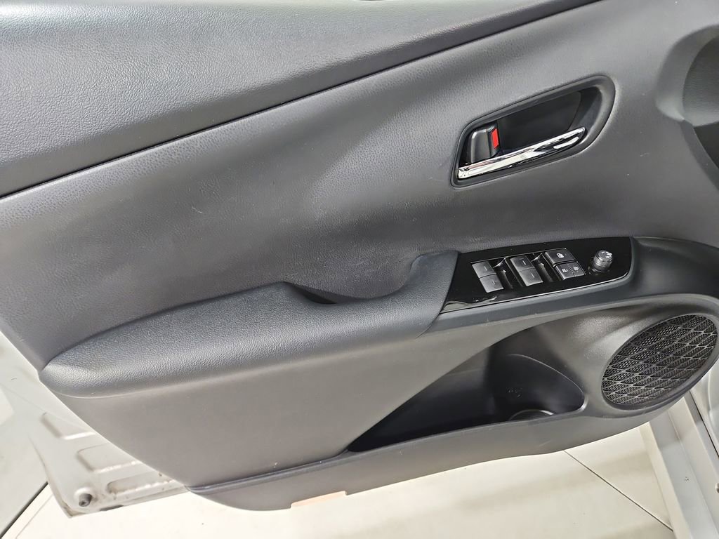 Used 2019 Toyota Prius XLE w/ Premium Convenience Package FWD image 10