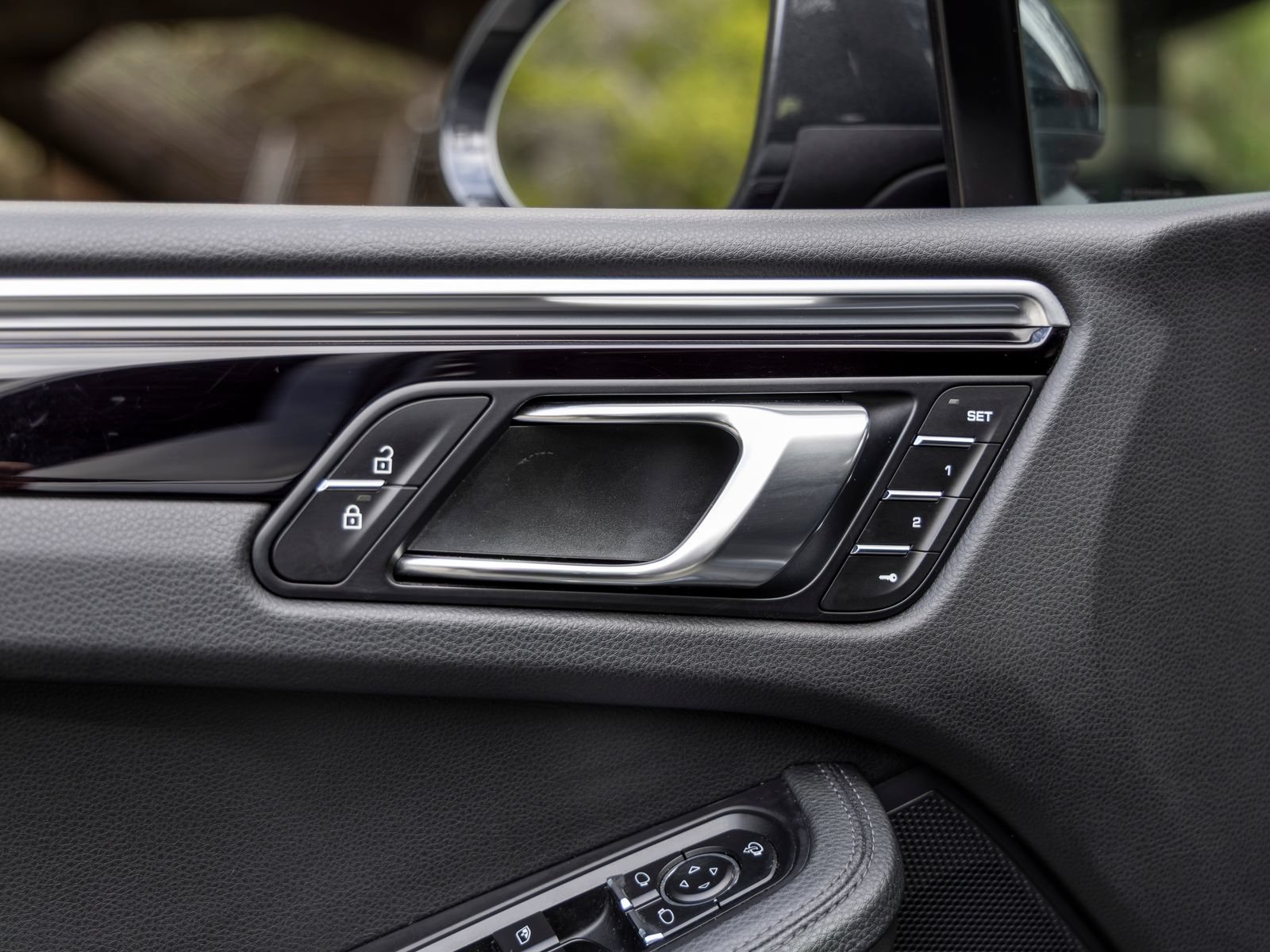 Certified 2021 Porsche Macan S AWD/4WD image 24