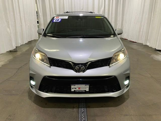 Certified 2019 Toyota Sienna SE Premium image 9