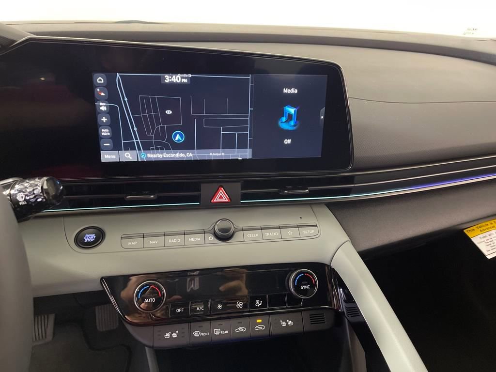 New 2025 Hyundai Elantra Limited image 24