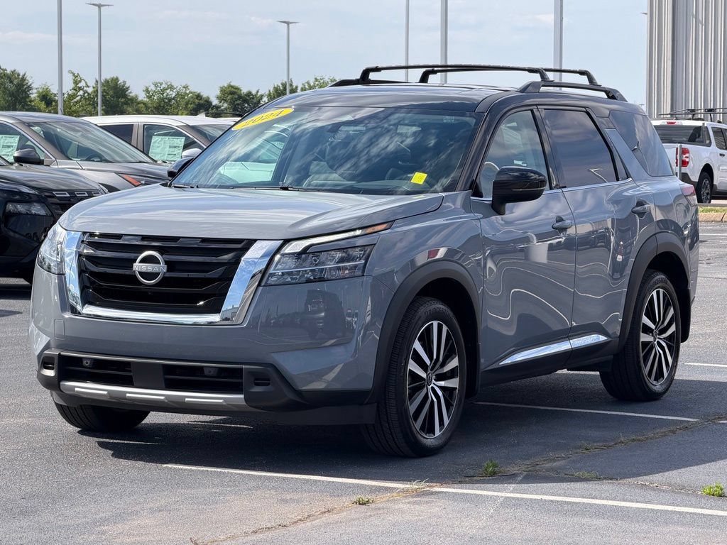 Used 2024 Nissan Pathfinder Platinum w/ Cargo Package AWD/4WD image 9