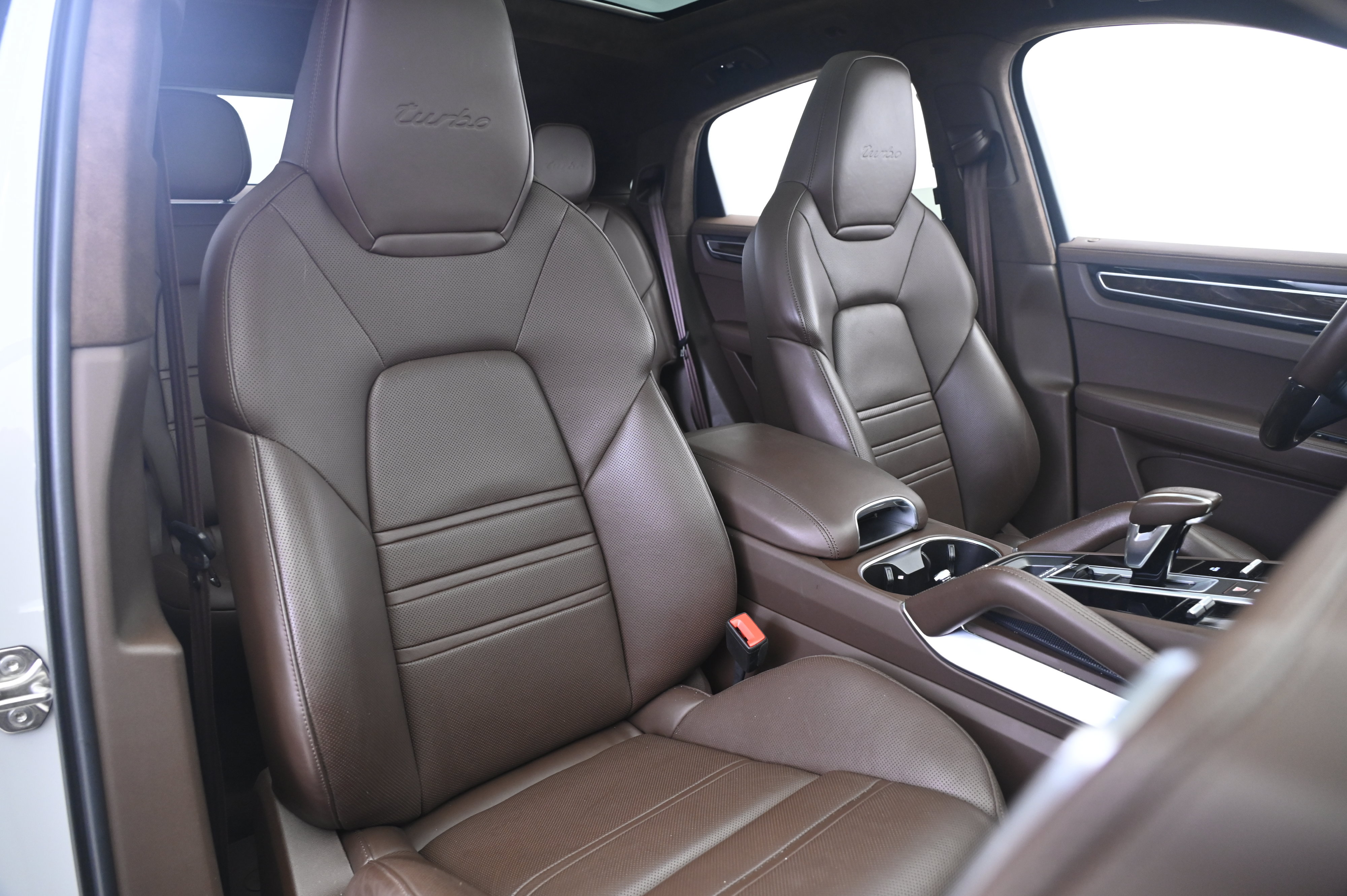 Certified 2023 Porsche Cayenne Turbo AWD/4WD image 24