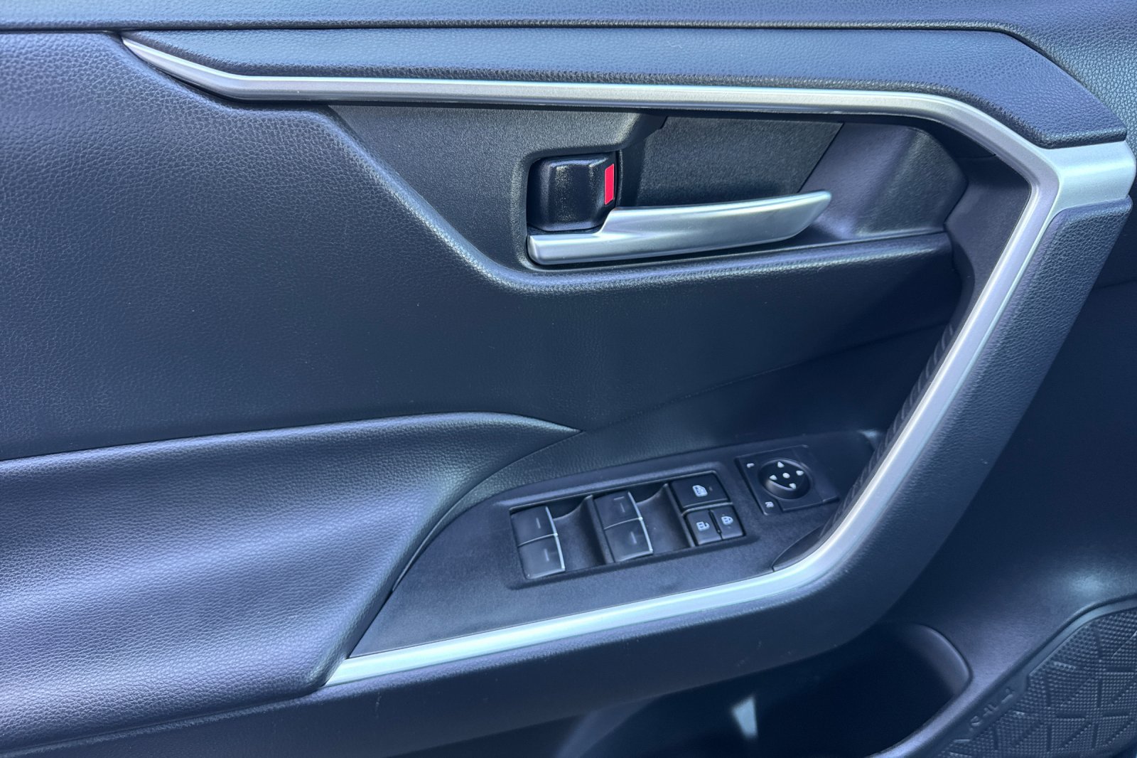Certified 2025 Toyota RAV4 XLE FWD image 11