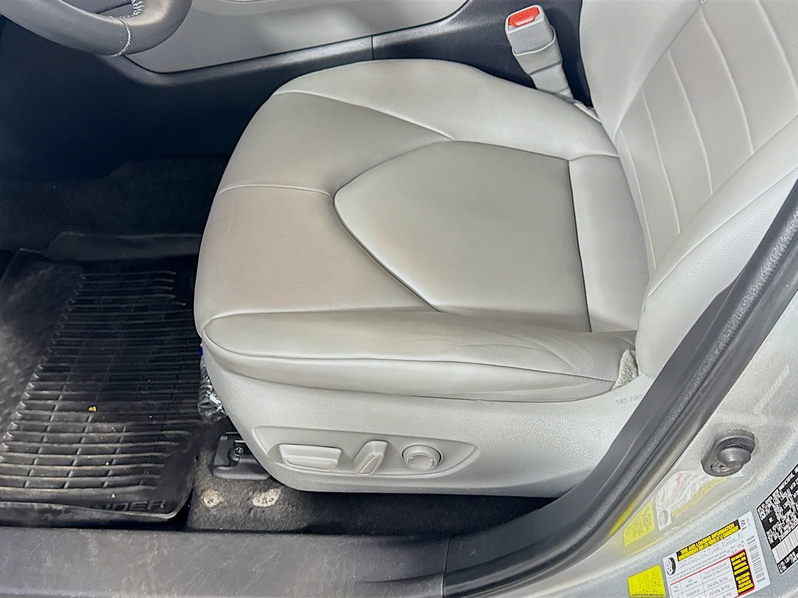 Used 2023 Toyota Highlander XLE AWD/4WD image 15