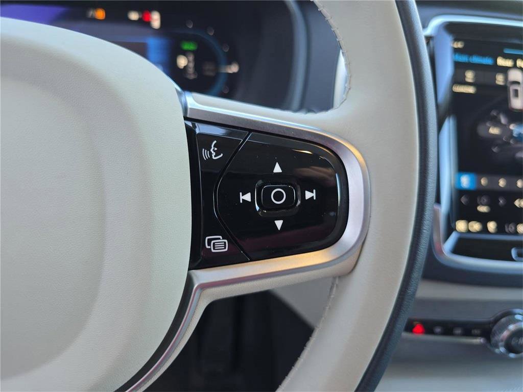 Used 2025 Volvo XC90 T8 Plus w/ Protection Package Premier image 33