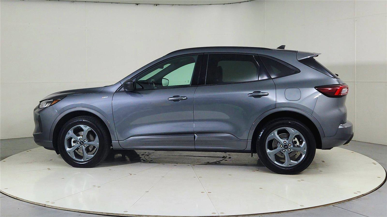 Used 2024 Ford Escape ST-Line image 4