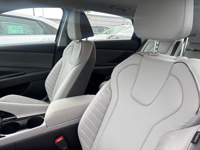 Used 2025 Hyundai Elantra Limited FWD image 11