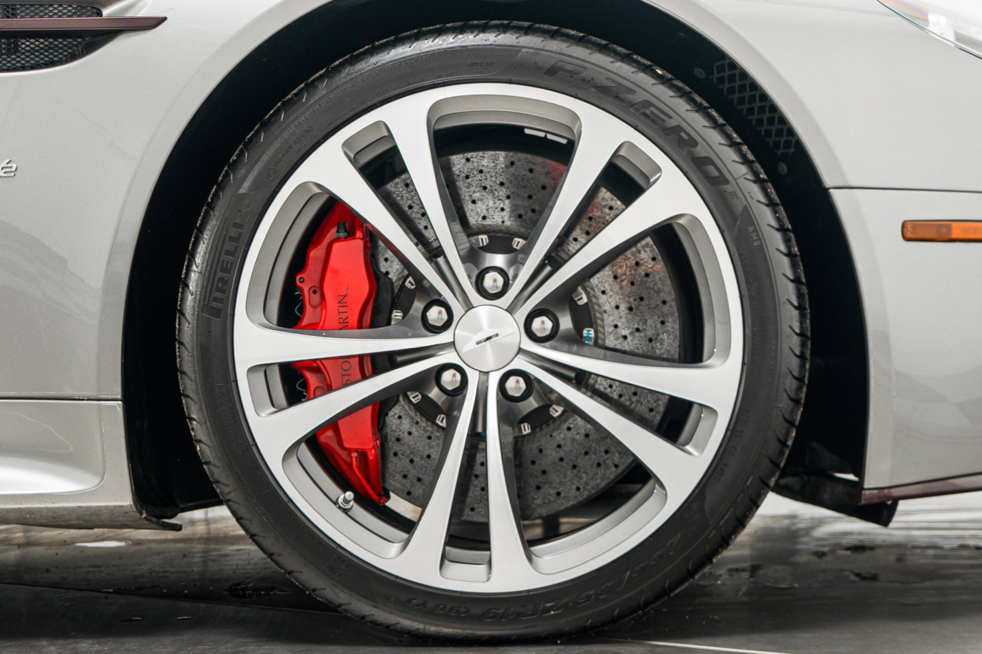 Used 2017 Aston Martin V12 Vantage S image 47