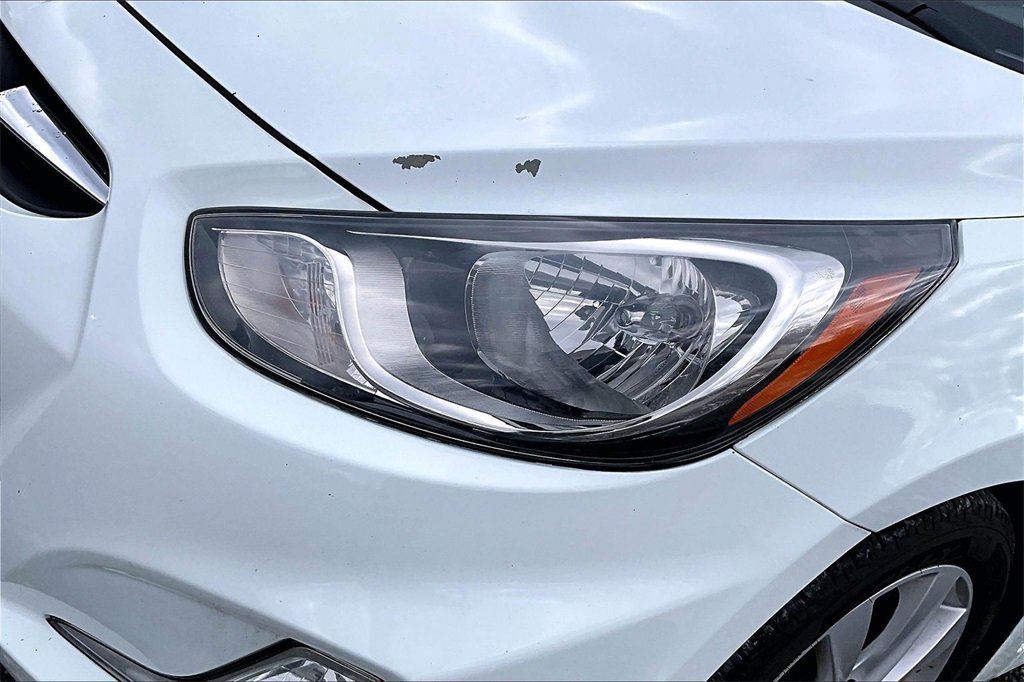 Used 2012 Hyundai Accent SE image 25
