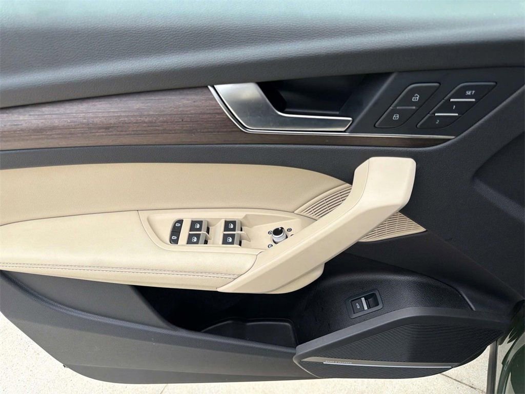 Used 2025 Audi Q5 2.0T Premium Plus w/ Premium Plus Package image 9