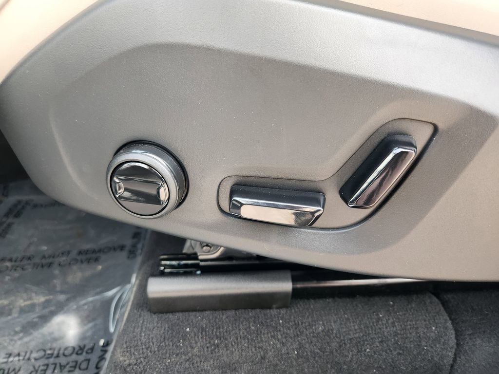 New 2026 Volvo XC90 T8 Plus w/ Protection Package Premier image 12