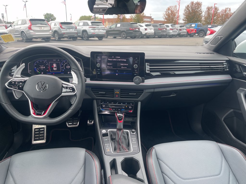 Used 2025 Volkswagen Jetta GLI Autobahn FWD image 19