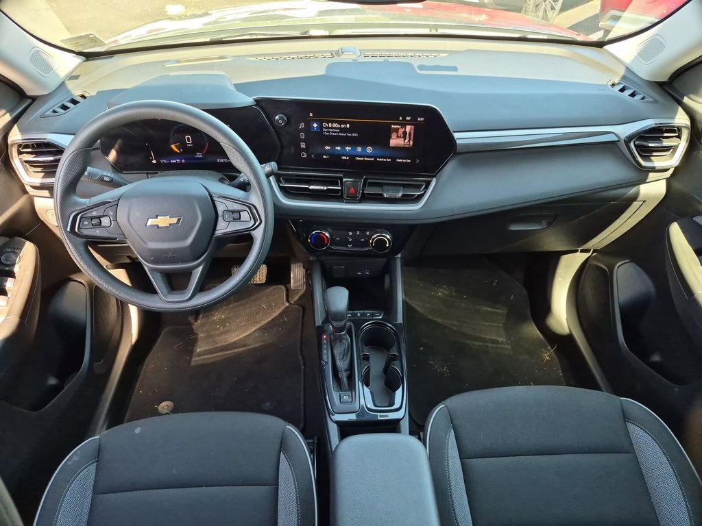 Used 2025 Chevrolet TrailBlazer LT AWD/4WD image 25