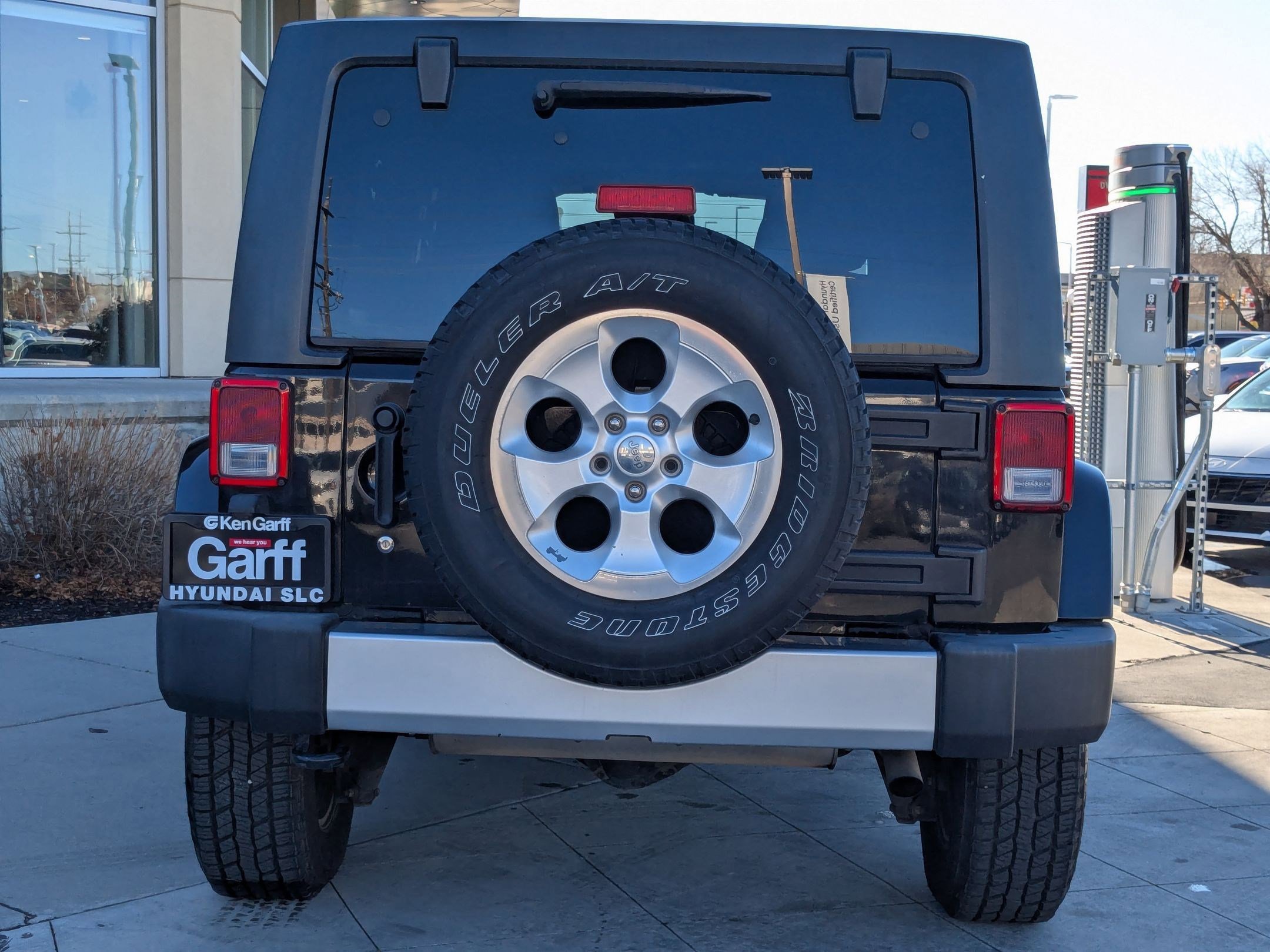 Used 2015 Jeep Wrangler Unlimited Sahara w/ Connectivity Group image 5