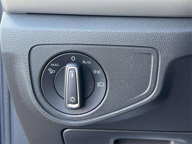 Certified 2022 Volkswagen Atlas Cross Sport SE image 21