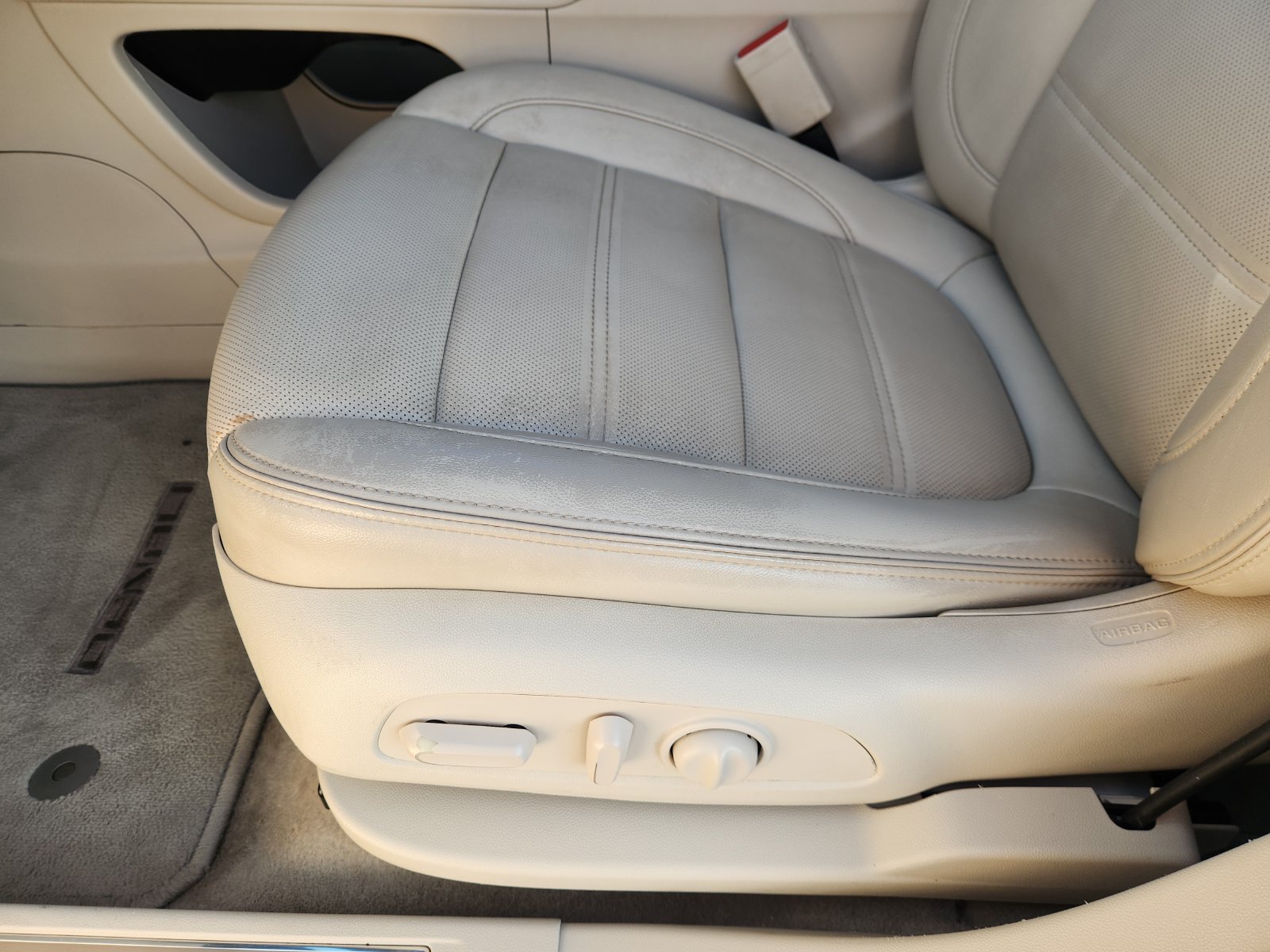 Used 2021 GMC Acadia Denali w/ Denali Technology Package FWD image 27