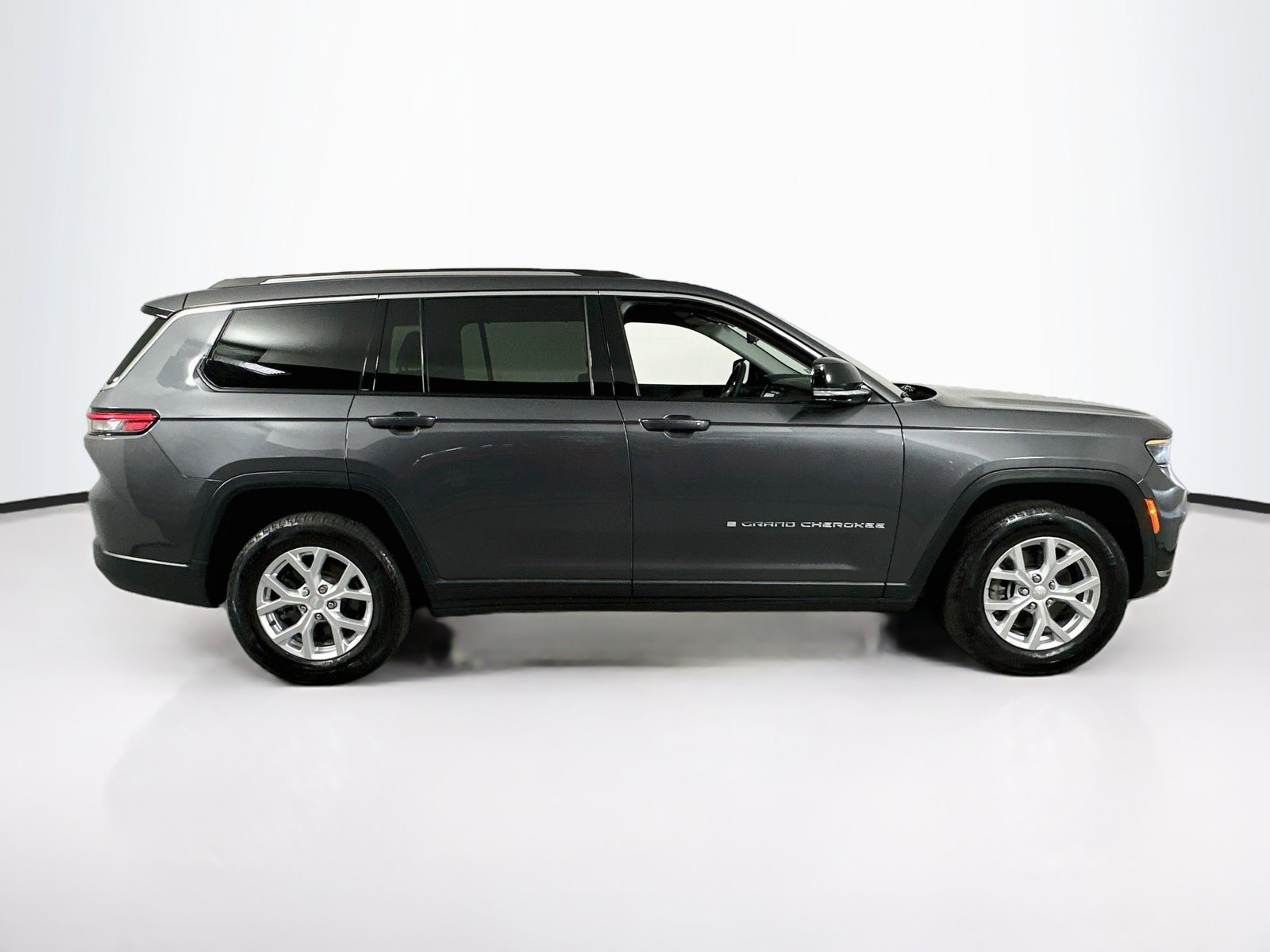 Used 2023 Jeep Grand Cherokee L Limited w/ Luxury Tech Group II RWD image 4