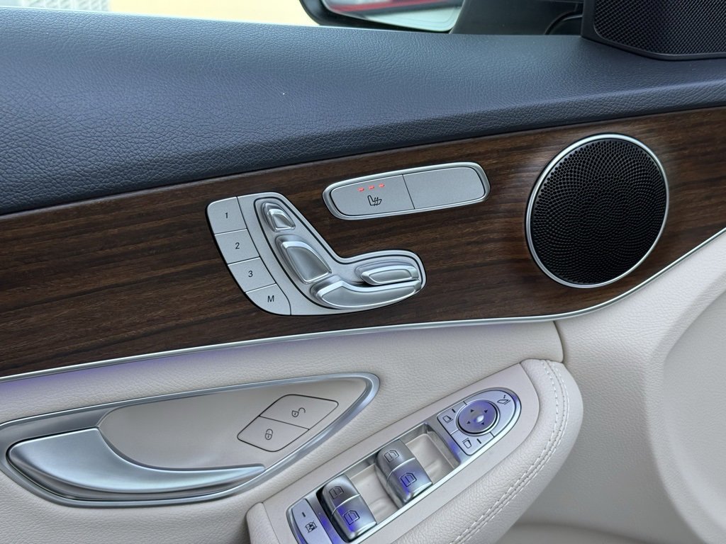 Used 2019 Mercedes-Benz C 300 Sedan image 4