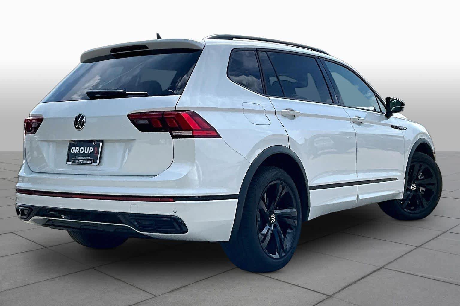 Used 2024 Volkswagen Tiguan SE R-Line FWD image 12