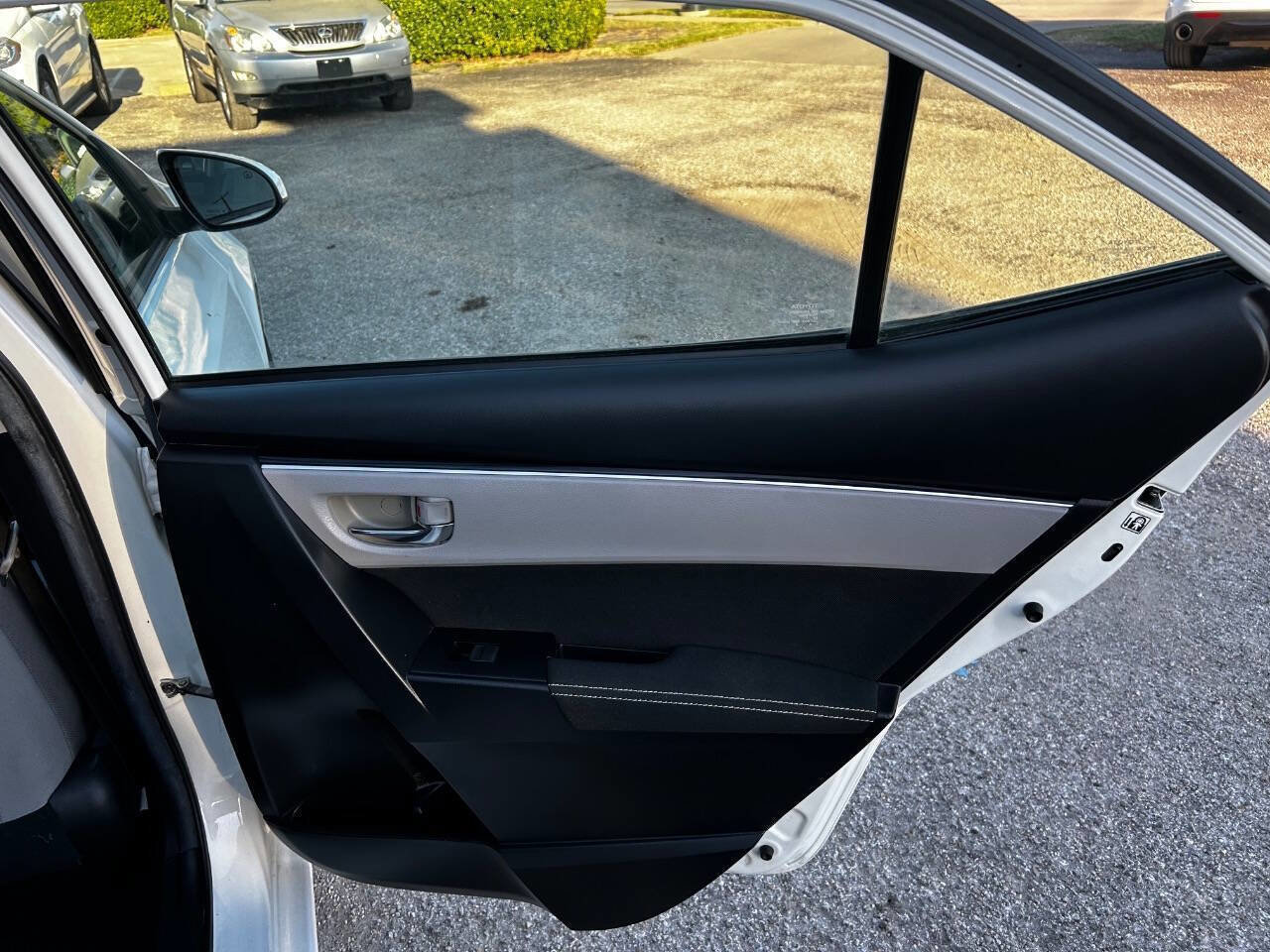 Used 2018 Toyota Corolla LE w/ Carpet Mat Package (TMS) image 13
