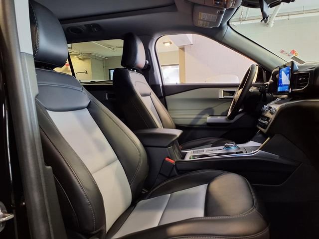 Used 2024 Ford Explorer XLT w/ Equipment Group 202A image 29