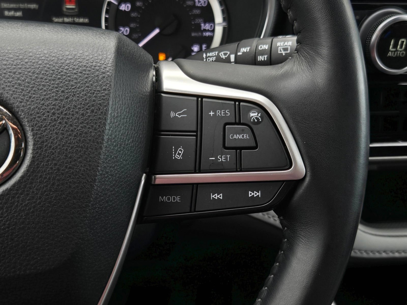 Used 2023 Toyota Highlander XLE AWD/4WD image 22