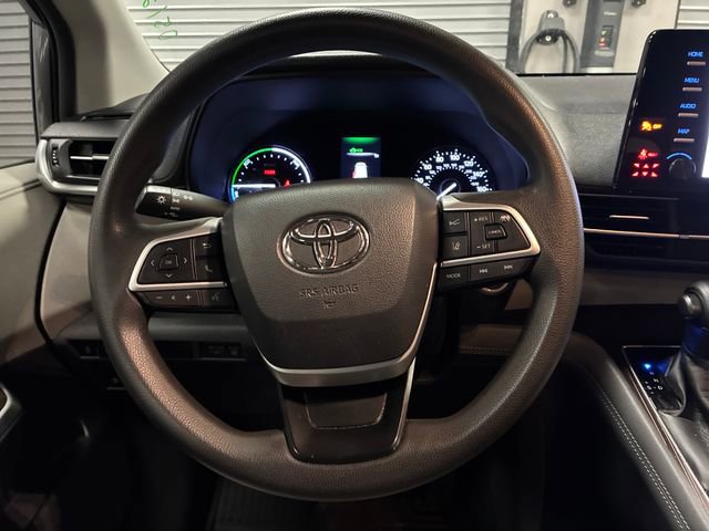 Used 2021 Toyota Sienna LE FWD image 14