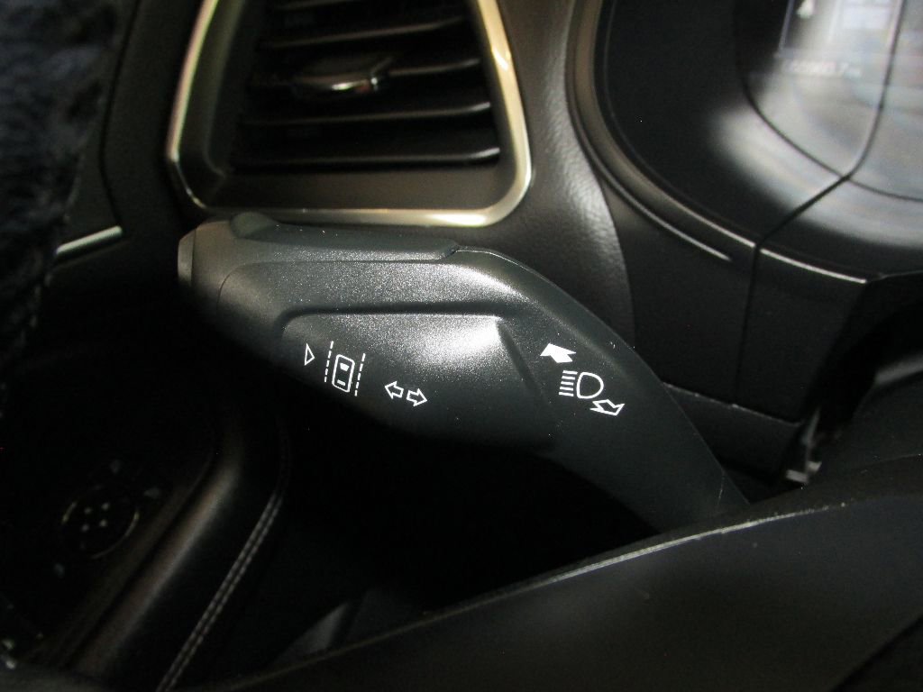 Used 2022 Ford Edge Titanium image 19