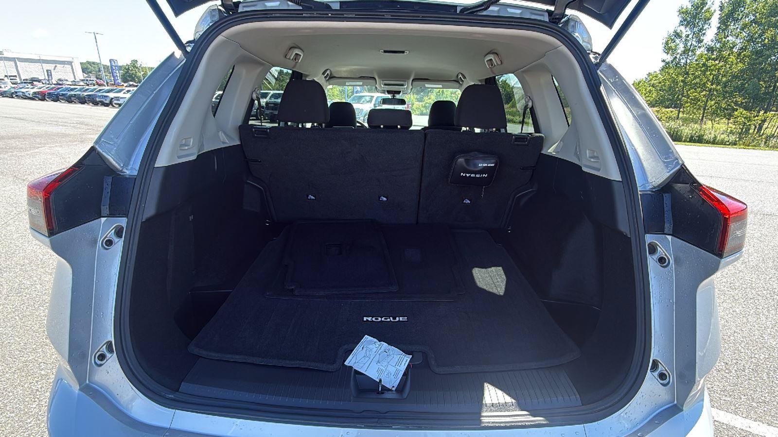Used 2025 Nissan Rogue S AWD/4WD image 18