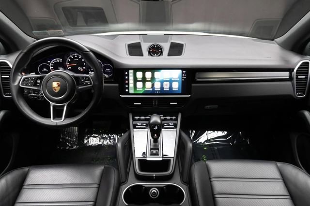 Certified 2023 Porsche Cayenne Platinum Edition image 4