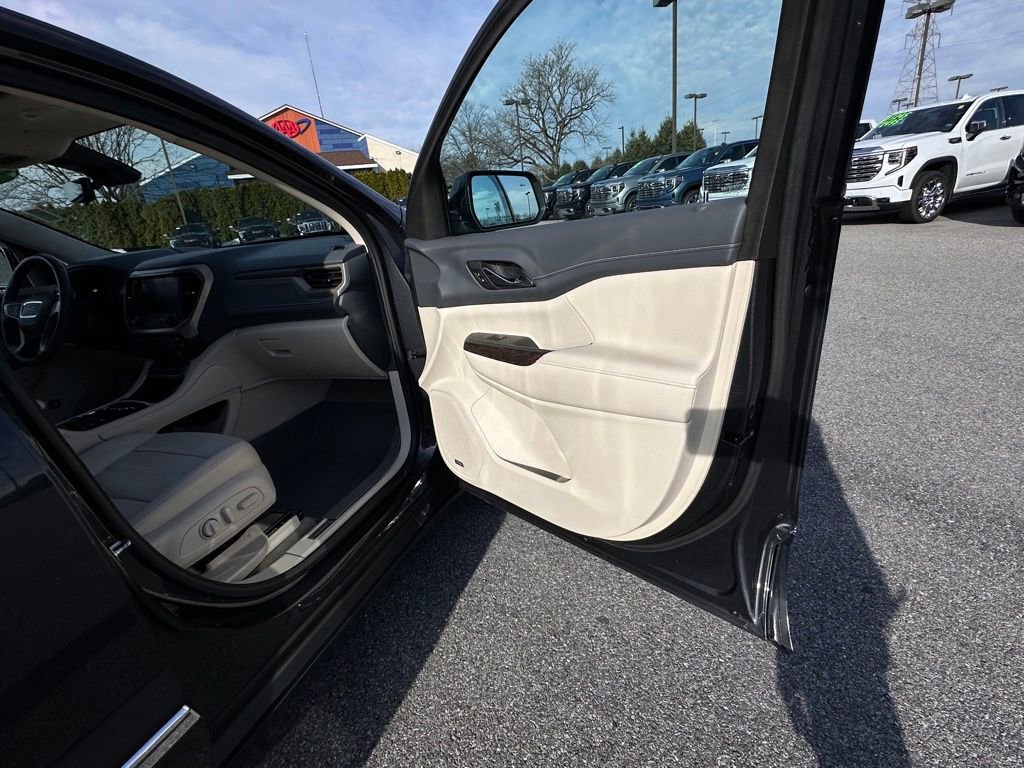 Used 2021 GMC Acadia Denali w/ Denali Ultimate Package image 13