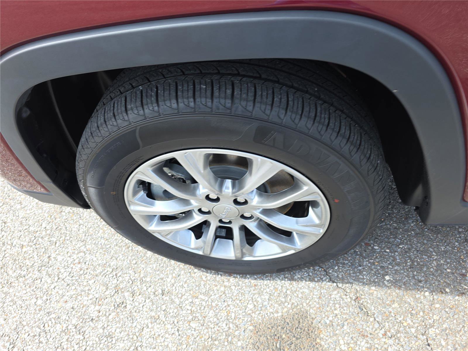 Used 2021 Jeep Cherokee Latitude Lux w/ Comfort/Convenience Group image 12