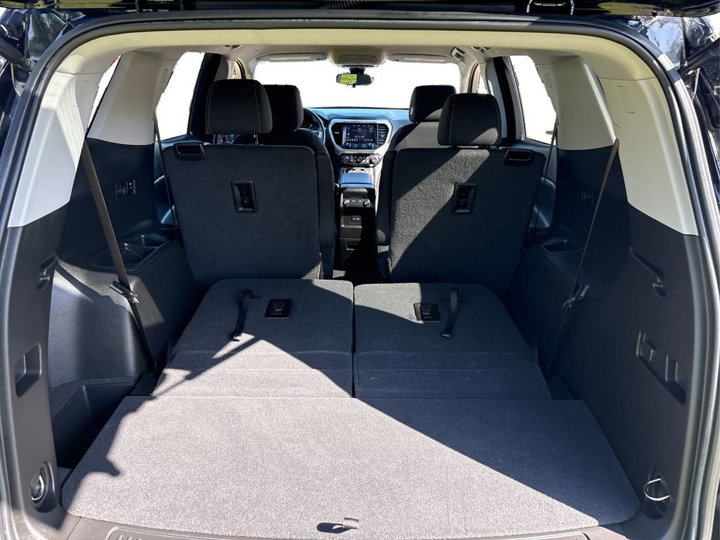 Used 2023 GMC Acadia SLE image 11