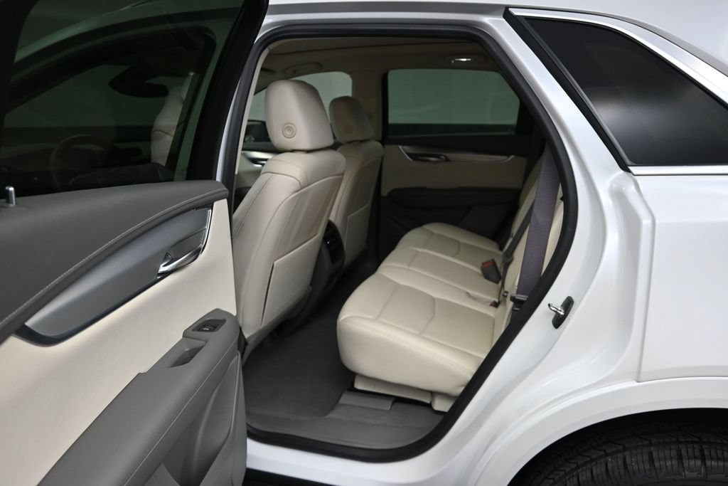 Used 2021 Cadillac XT5 Premium Luxury w/ LPO, Floor Liner Package AWD/4WD image 15