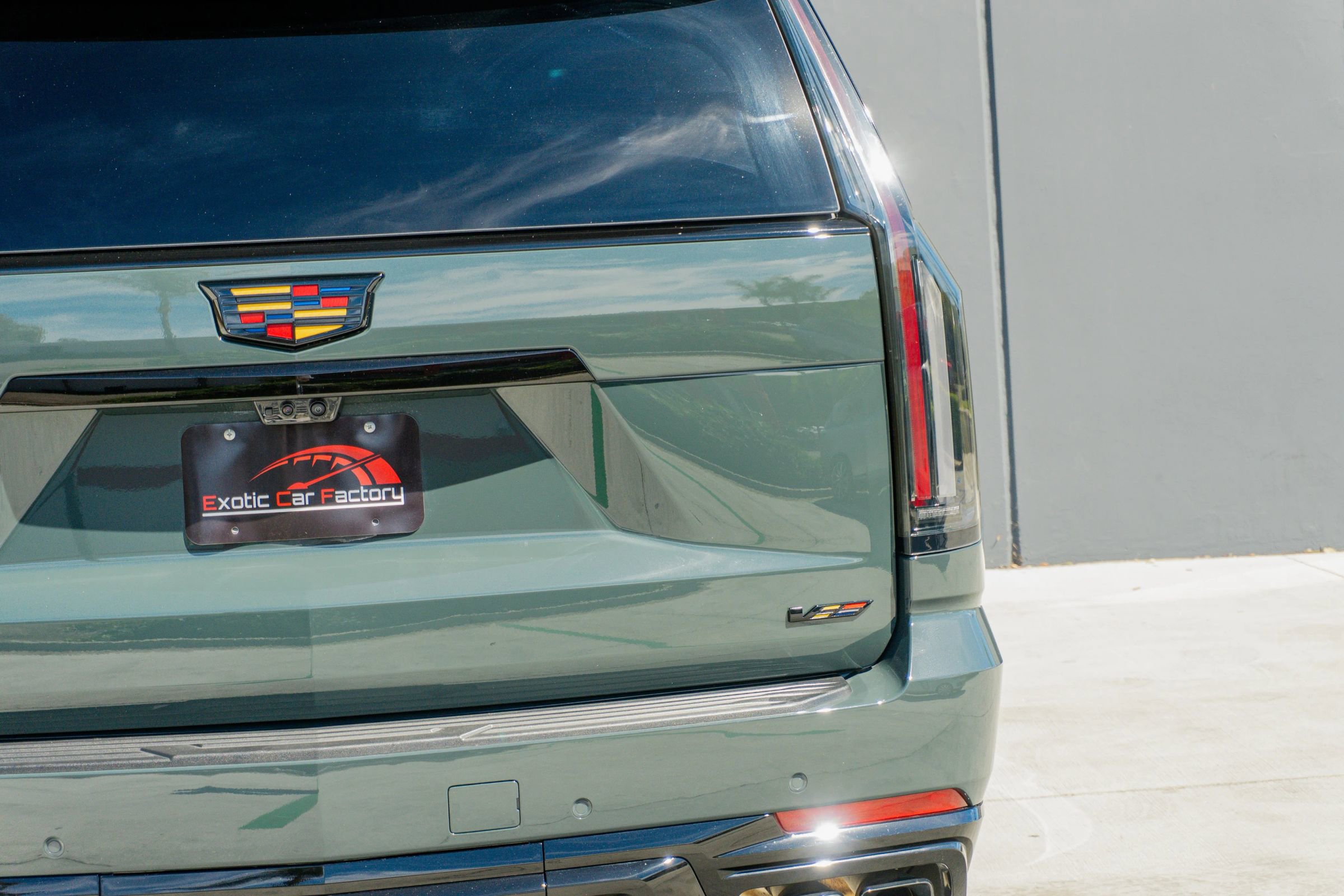 Used 2025 Cadillac Escalade V w/ LPO, ONYX Package AWD/4WD image 46