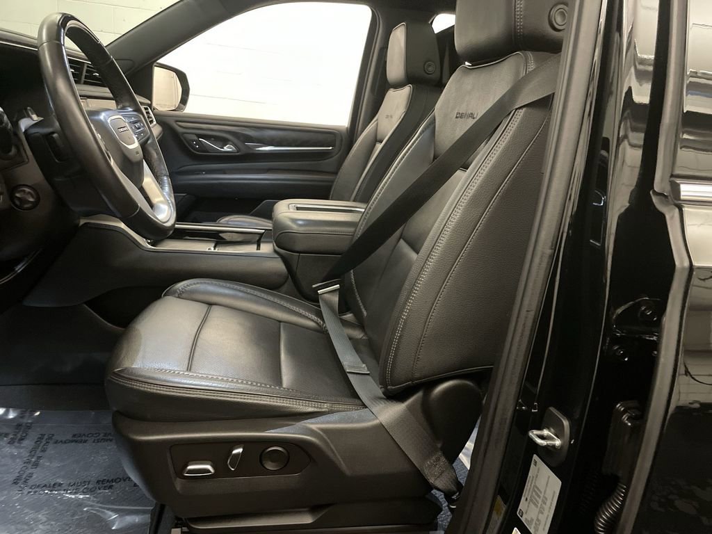 Used 2023 GMC Yukon Denali w/ Advanced Technology Package AWD/4WD image 14