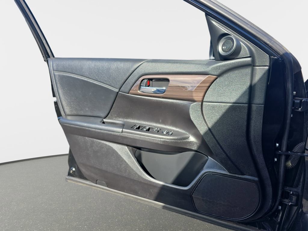 Used 2016 Honda Accord EX image 25