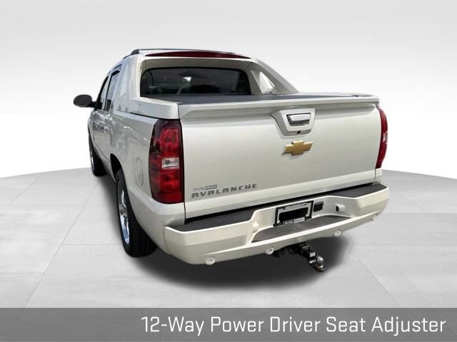Used 2013 Chevrolet Avalanche LTZ RWD image 11