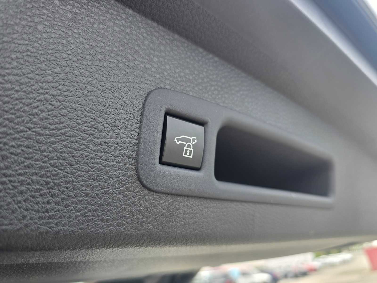 Used 2025 Toyota Sienna XLE AWD/4WD image 16