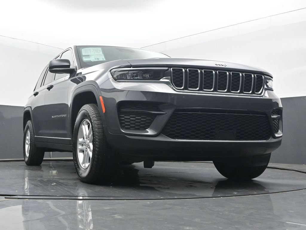 Used 2022 Jeep Grand Cherokee Laredo w/ Luxury Tech Group I AWD/4WD image 50