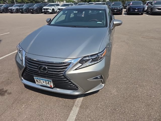 Used 2016 Lexus ES 350 w/ Luxury Package w/Wood Trim FWD image 2