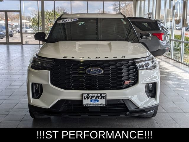 Used 2025 Ford Explorer ST image 3