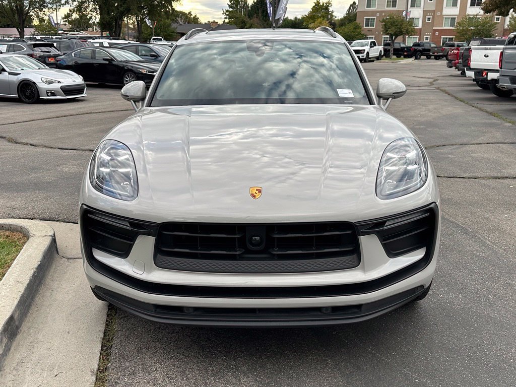 Used 2023 Porsche Macan AWD/4WD image 3